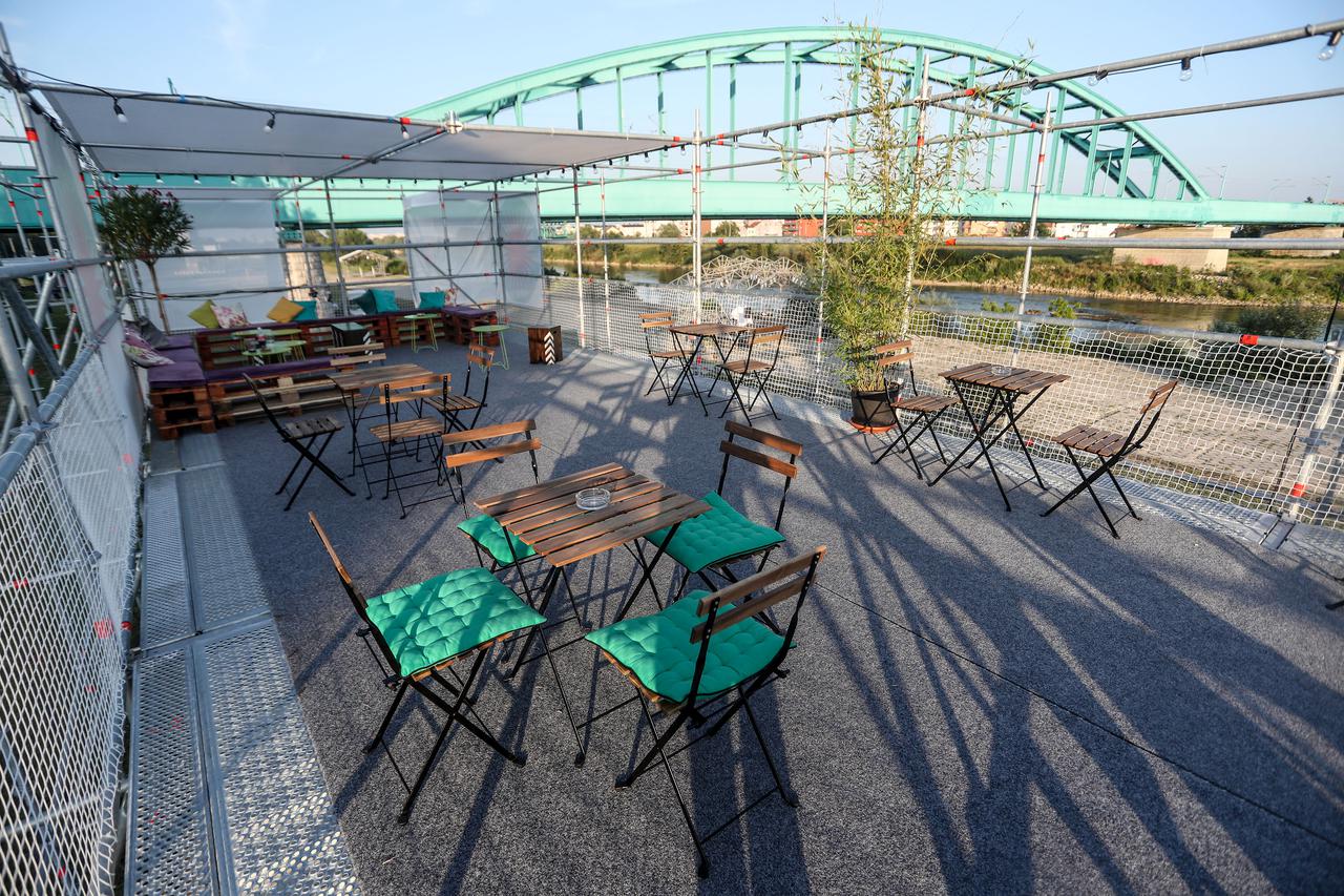 Uz Savu u sklopu projekta "Ljeto na Savi" otvoren kafić "Kak se šika"