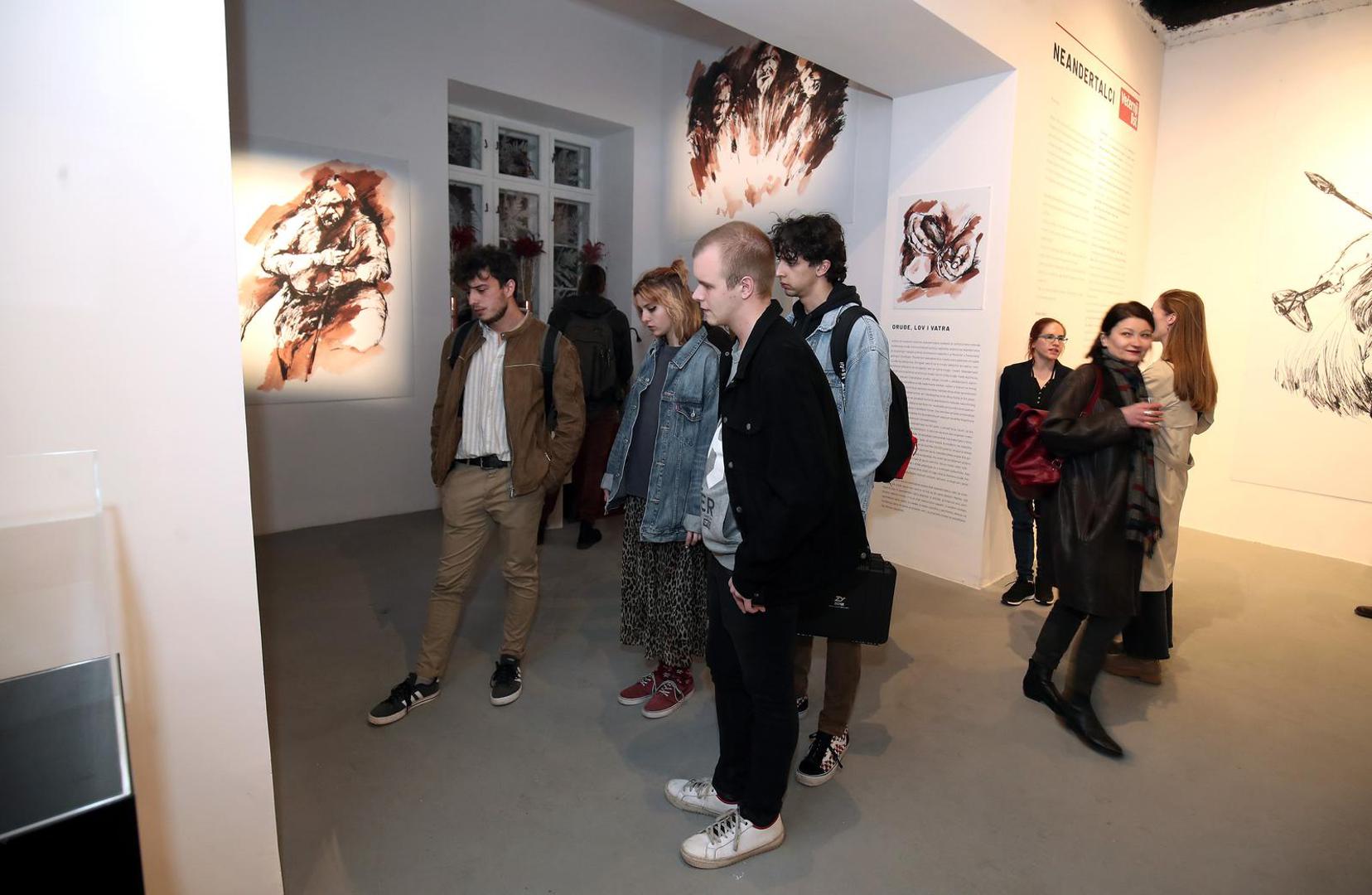 14.04.2022., Zagreb - Pod Zidom 12, galerija Cloverfeild. Otvaranje izlozbe Neandretalci. Zamjenik glavnog urednika Vecernjeg lista Mislav Simatovic zavrsnim je govorom sluzbeno proglasio izlozbu otvorenom.  Photo: Sanjin Strukic/PIXSELL