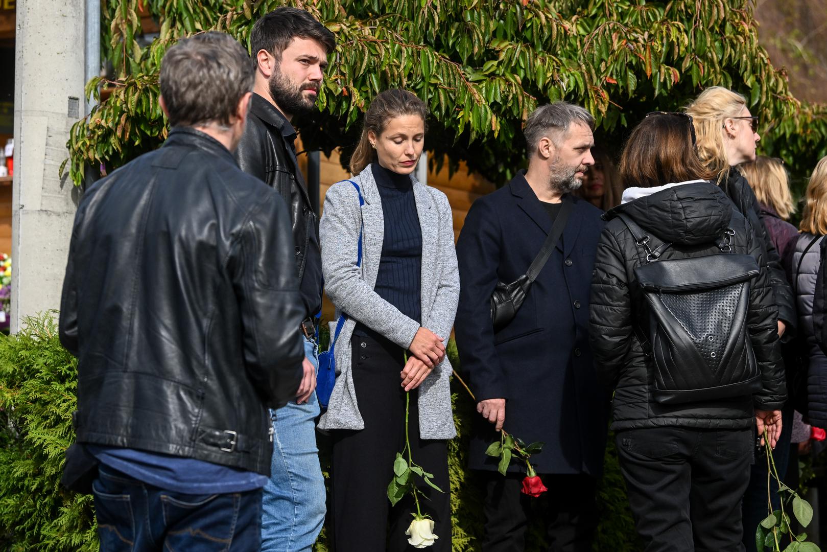 Od Cvetka koji je ostvario zapažene kazališne, filmske i televizijske uloge oprostili su se njegovi kolege iz matičnog mu kazališta Gavella, kao i brojni drugi koji su ga voljeli i cijenili i surađivali s njim.