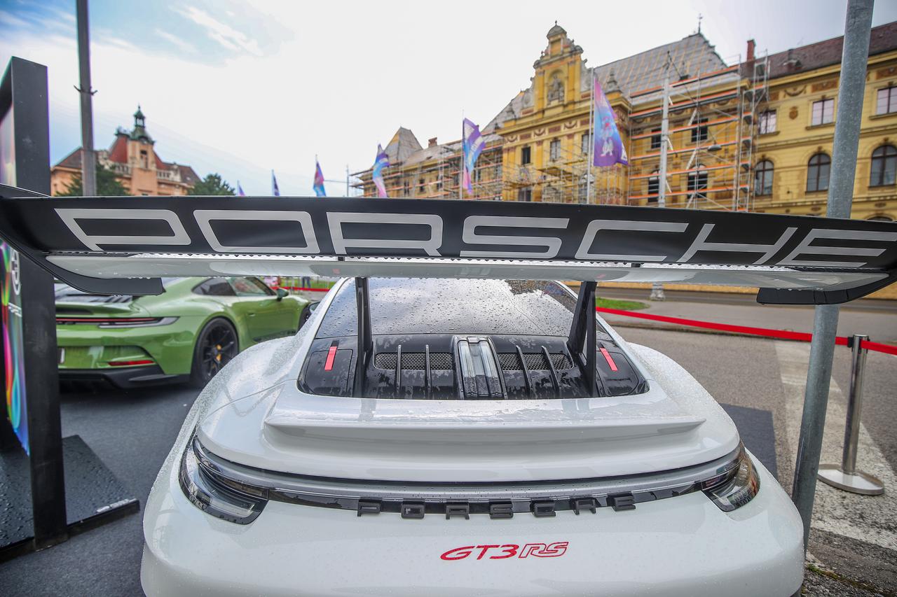 Zagreb: Porsche proslavio 75. rođendan izložbom automobila ispred HNK