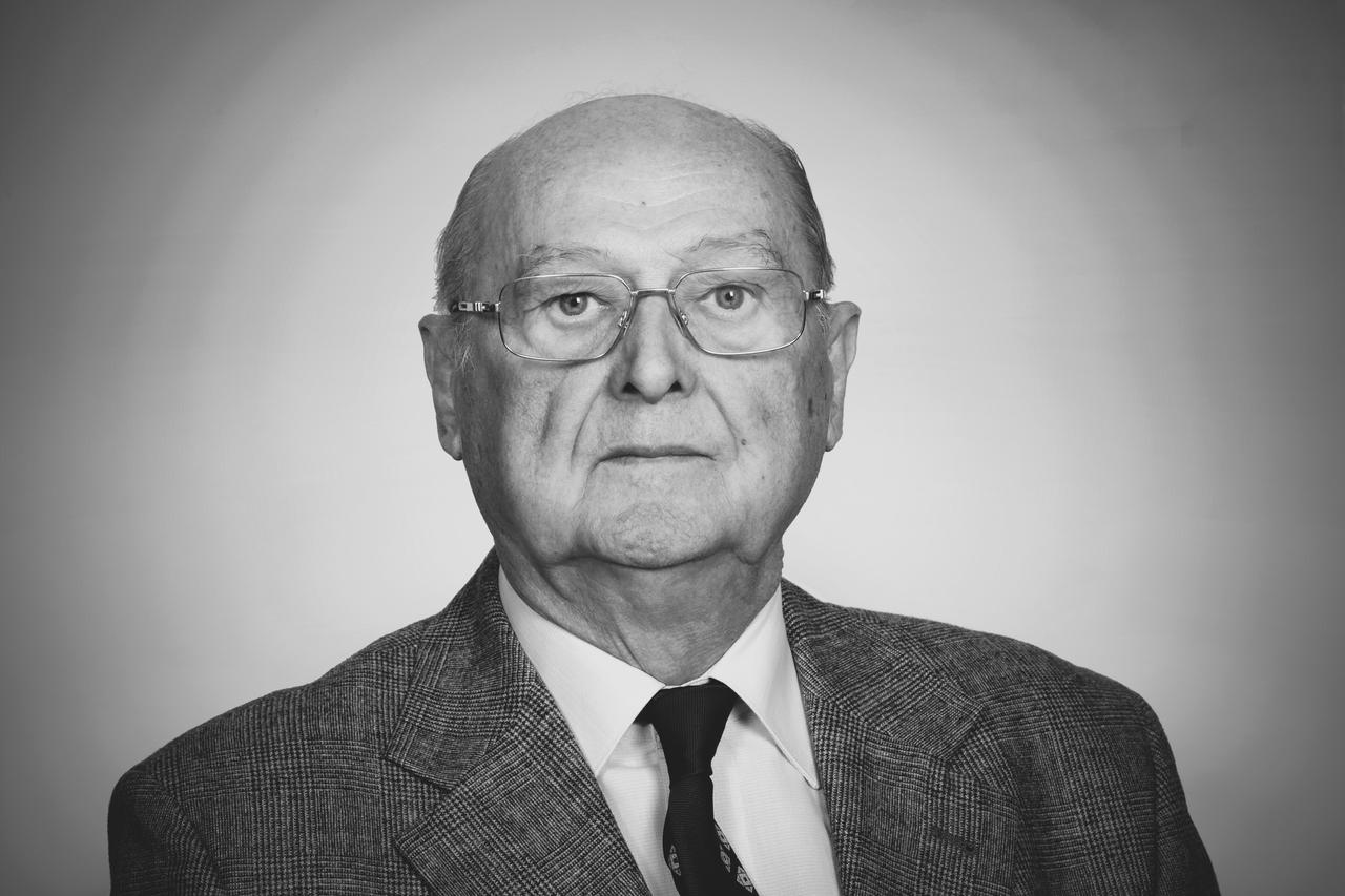 Akademik Stjepan Jecić