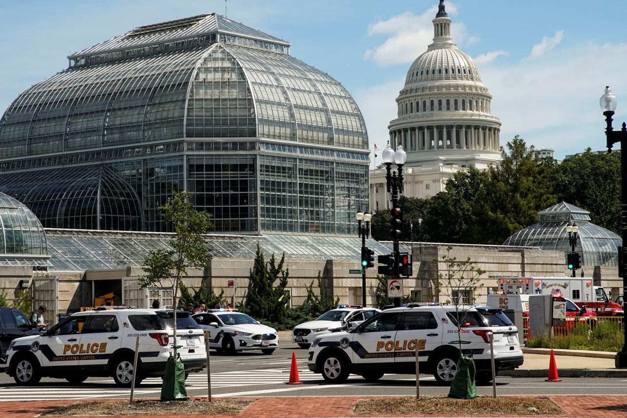 U.S. Capitol Police respond to suspicious vehicle in Washington
