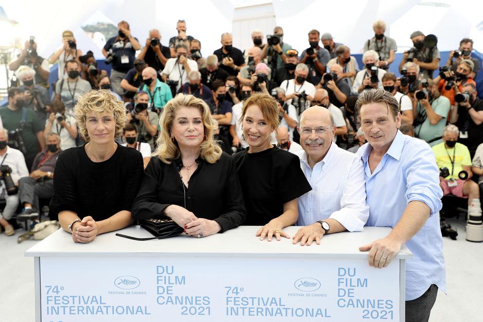 photocall du film De son vivant (Hors compétition) lors du 74ème festival international du film de Cannes
