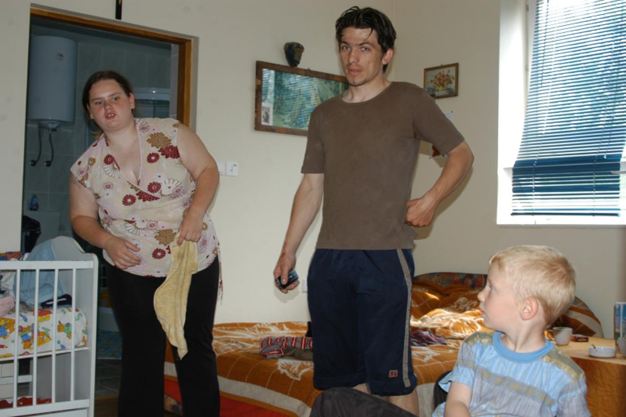 '12.01.2011., Bjelovar - Bjelovarcanin Antonio Rogic sa svojom obitelji vec 22 godine bezuspjesno traga za svojom majkom Ruzom Kuntaric, koja ga je napustila kao djecaka, a kojoj se svaki trag gubi 19