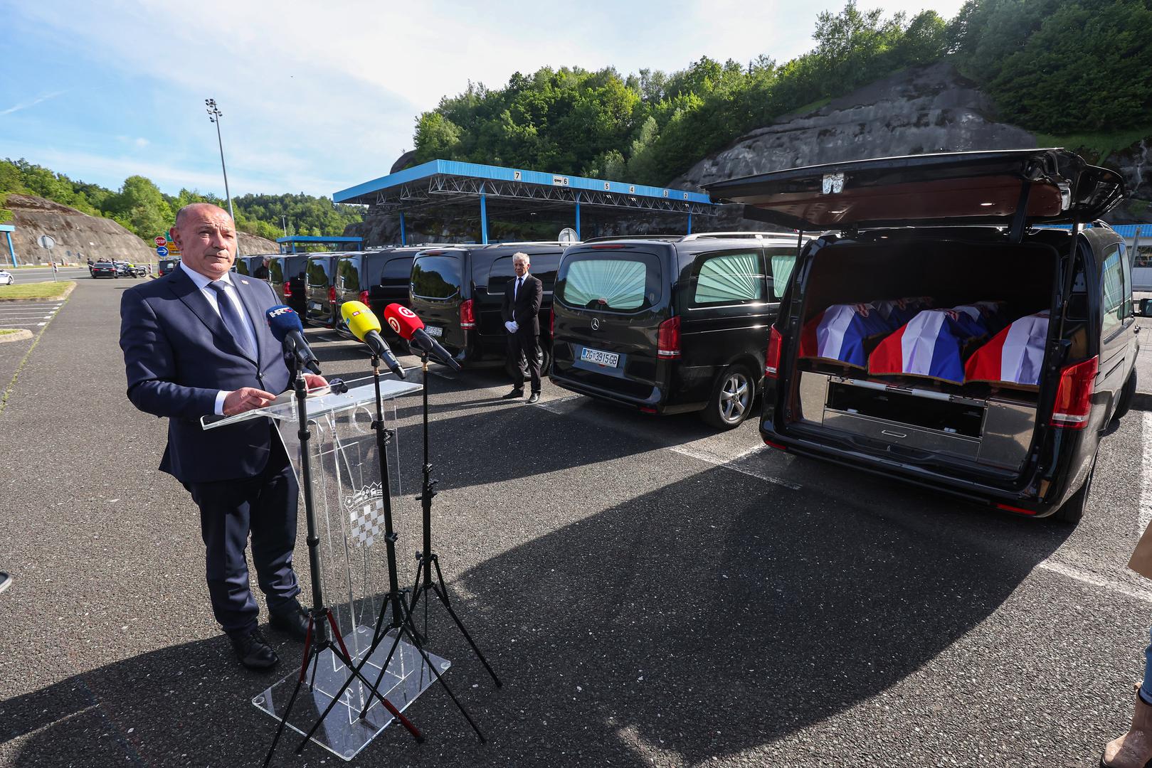 Dio protokola održan je u Mariboru, gdje je Medved položio vijenac u Spomen-parku Dobrava, a nakon potpisivanja zapisnika o primopredaji posmrtni ostaci prevezeni su u Hrvatsku.

