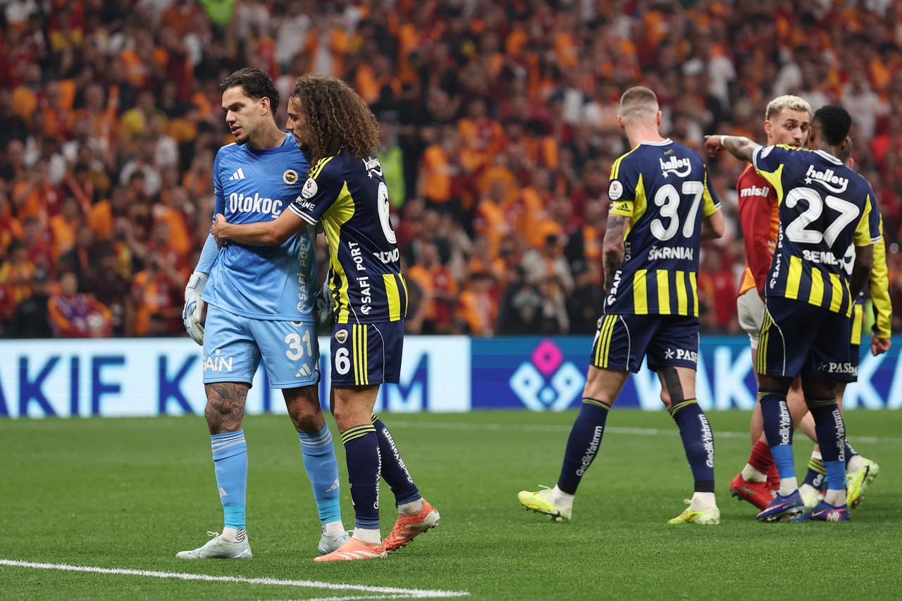 Super Lig - Galatasaray v Fenerbahce