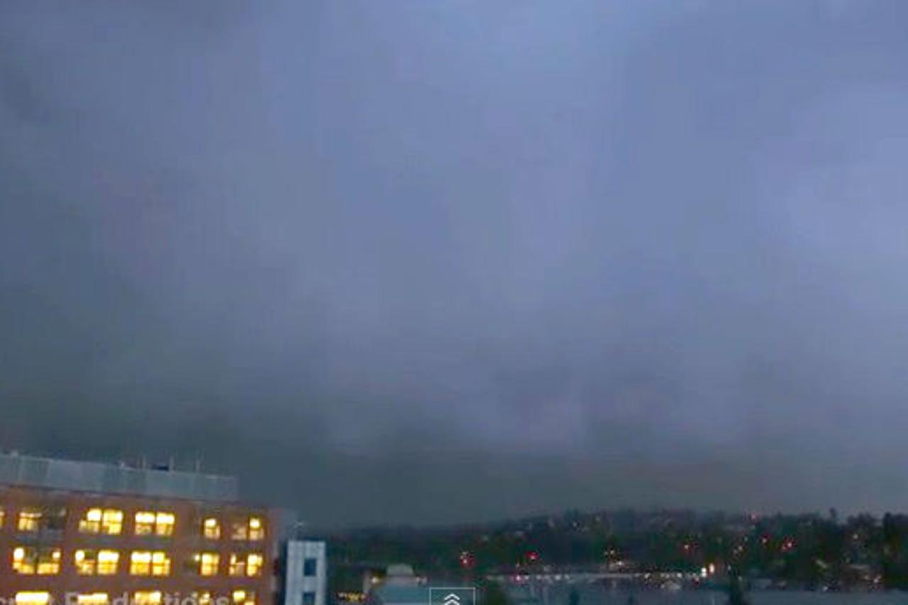 Munja udarila u dva aviona