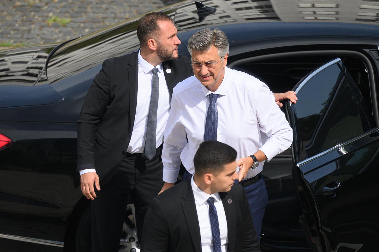 Zagreb: Dolazak ministara na 196. sjednicu Vlade
