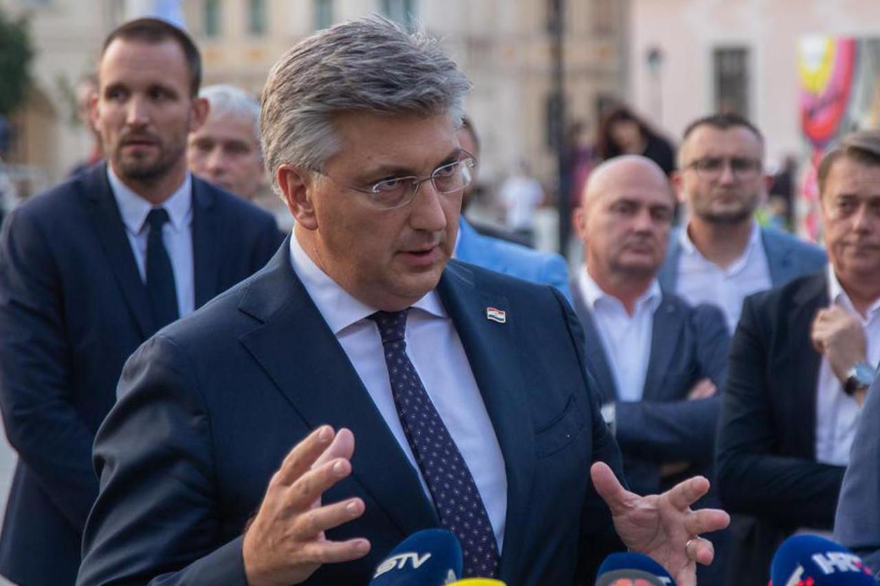 Osijek: Premijer Plenković sastao se s gradonačelnikom Radićem i županom Anušićem