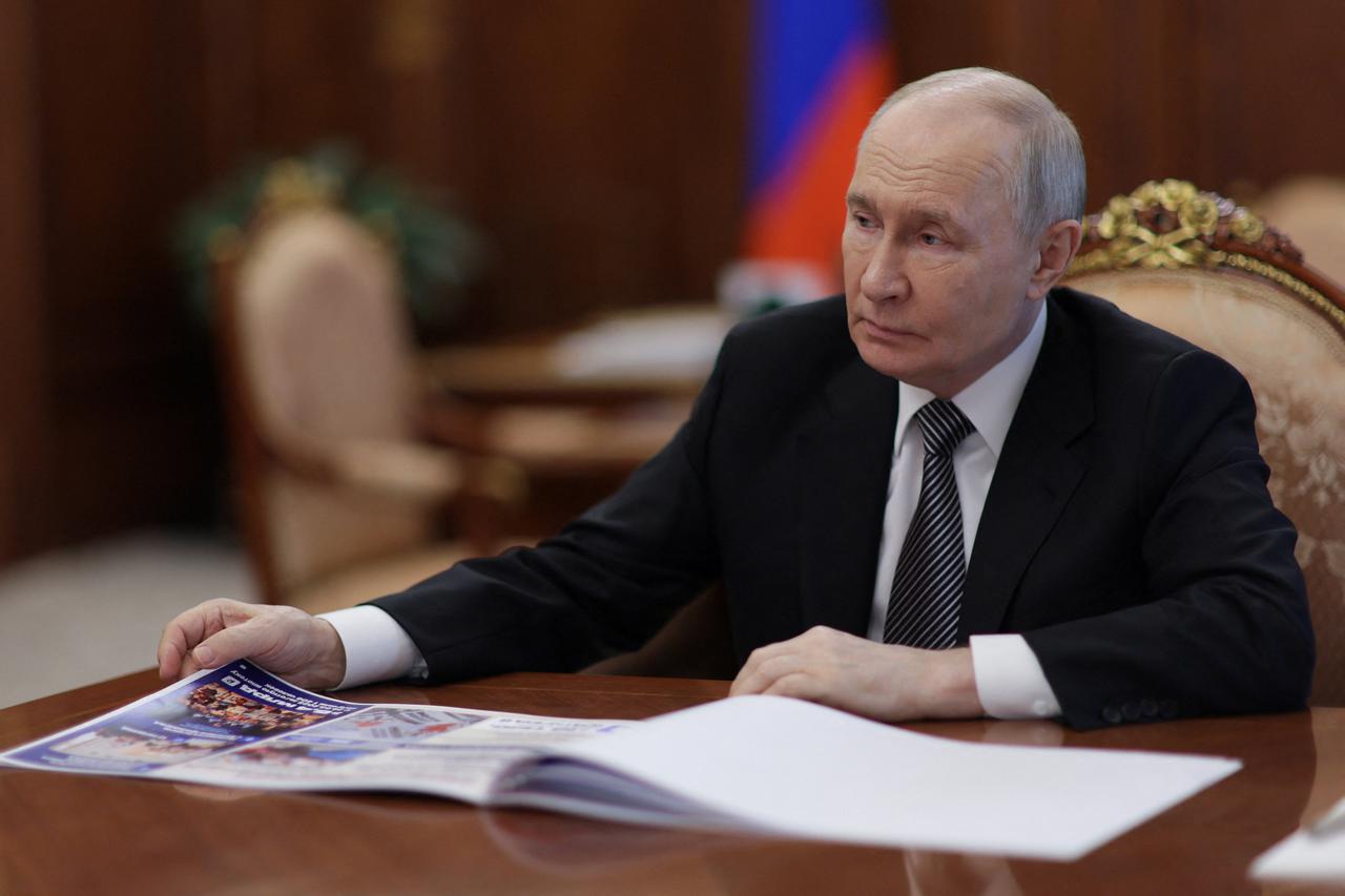 Russian President Vladimir Putin meets with governor of the Kursk region Alexander Khinshtein