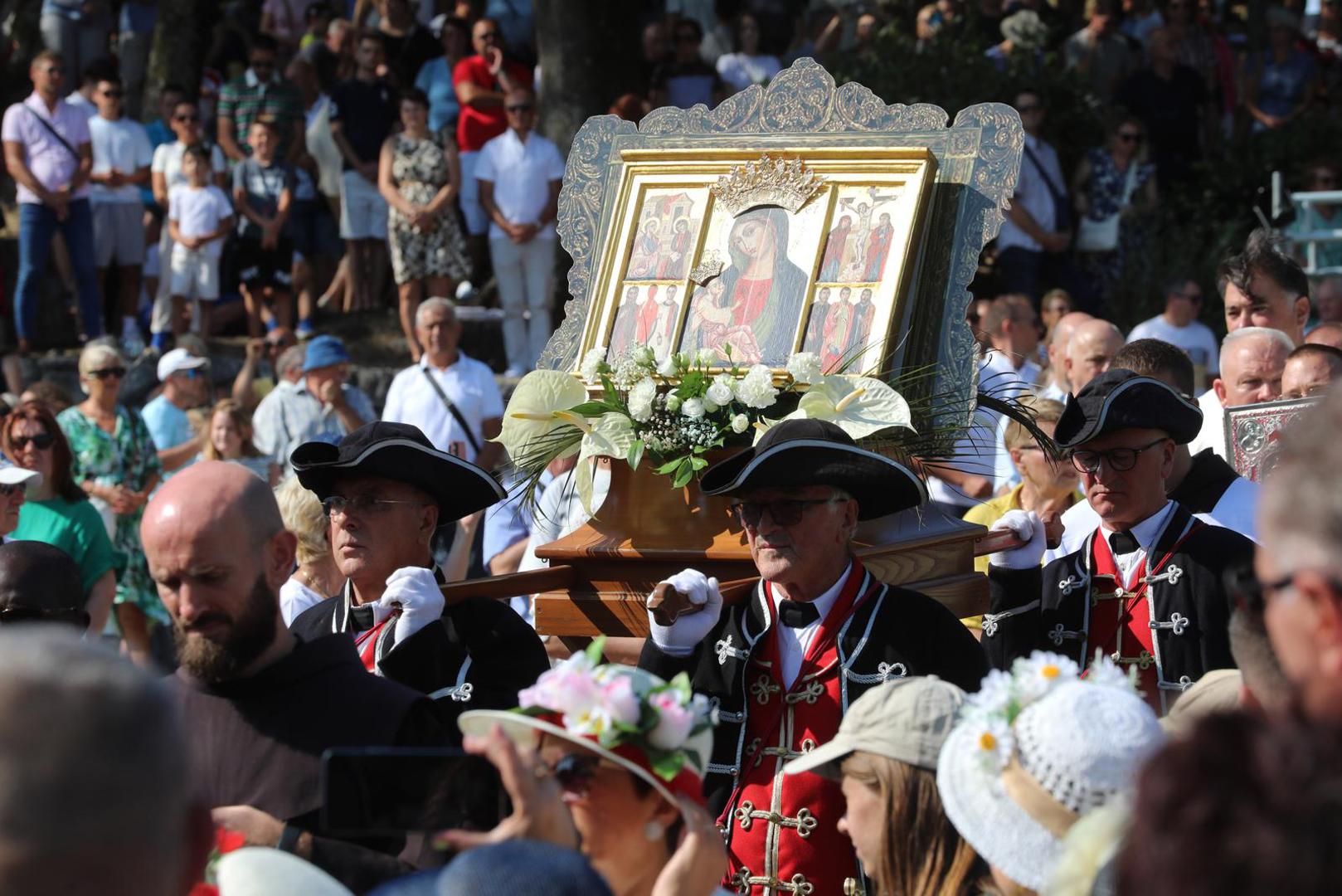 U Hrvatskoj su najpoznatija marijanska svetišta - Svetište Majke Božje Bistričke u Mariji Bistrici, Svetište Majke Božje Trsatske na Trsatu, Svetište Gospe Sinjske u Sinju, Svetište Majke Božje Loretske u Arbanasima kod Zadra, Svetište Gospe od Zečeva u Ninu, Crkva Majke Božje Remetske u zagrebačkim Remetama i Svetište Majke Božje Aljmaške u Aljmašu.