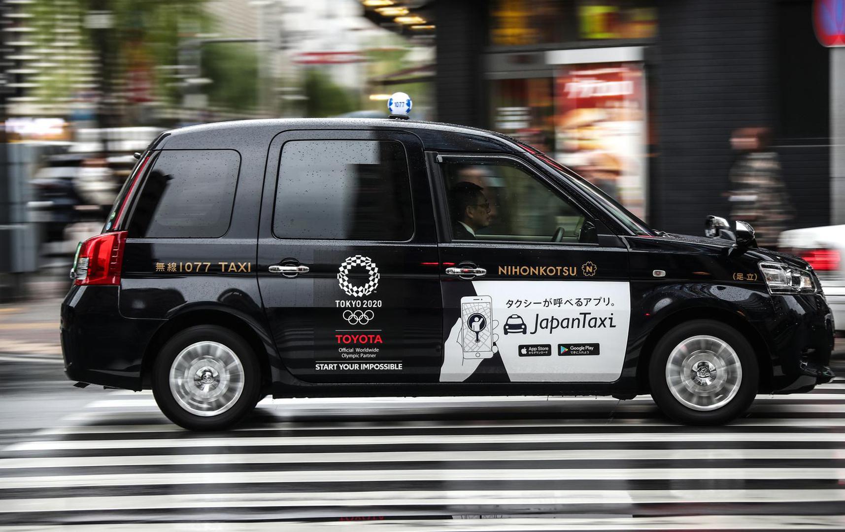 Ako putujete na Daleki istok, pripremite se na visoke cijene u Tokiju, gradu poznatom po iznimnoj urednosti i visokim troškovima života. Početna tarifa iznosi oko 4,45 eura, no ona pokriva prva dva kilometra vožnje, nakon čega se svaki idući kilometar naplaćuje otprilike 1,95 eura. Noćne vožnje, kao i u većini gradova, donose doplatu od 20 posto. 