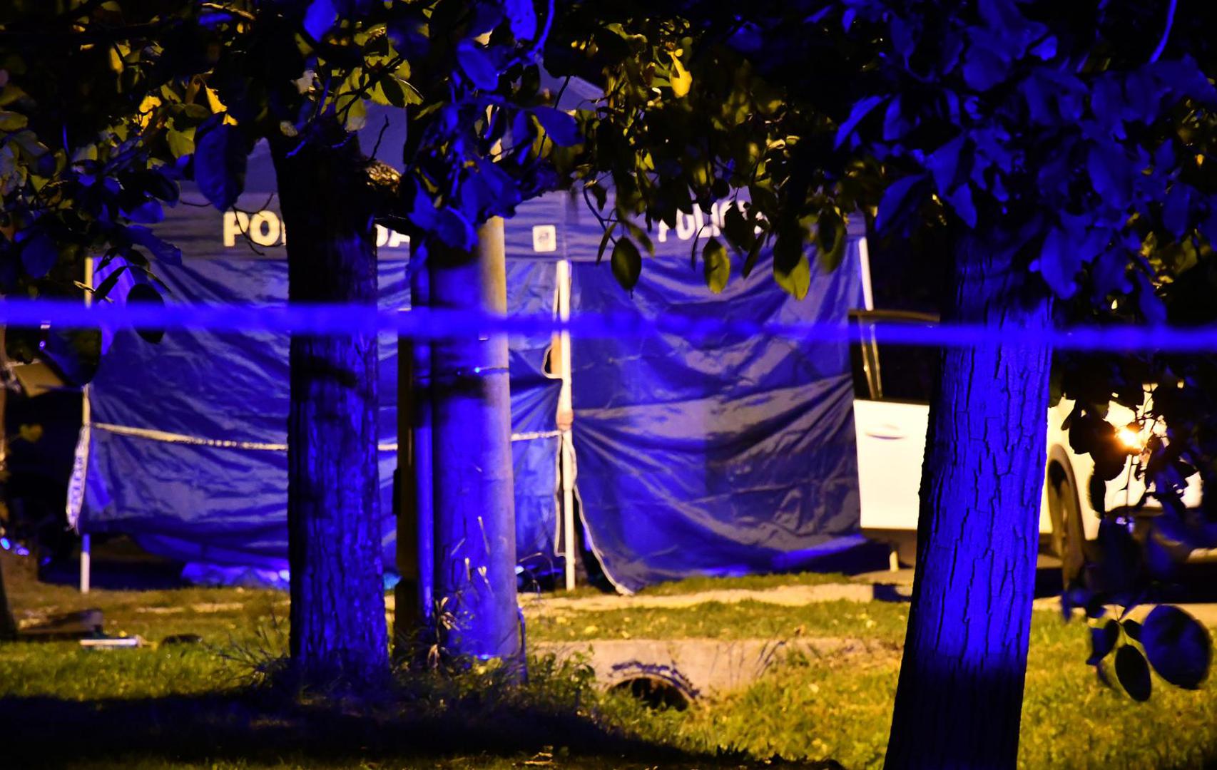 Policija je potvrdila da je oko 18 sati na području općine Bukovlje došlo do pucnjave u kojoj je jedna osoba smrtno stradala. Na terenu su bili županijsko državno odvjetništvo te interventna policija.