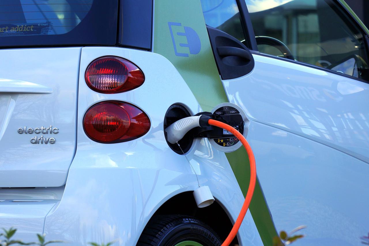 električni automobil