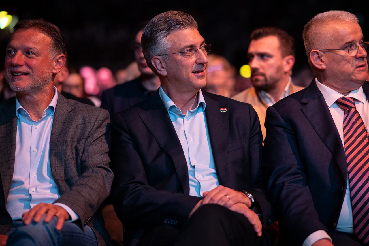 Zagreb: Andrej Plenković uz druga poznata lica na koncertu Tomislava Bralića i klape Intrade