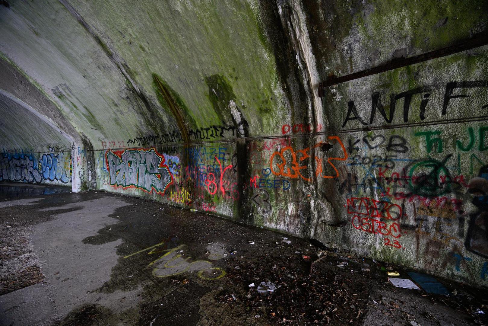 - Željavu treba promatrati kao velik i složen prostor s brojnim mogućnostima. Riječ je o ogromnom kompleksu koji već desetljećima propada iako ima izniman potencijal - dodao je. 