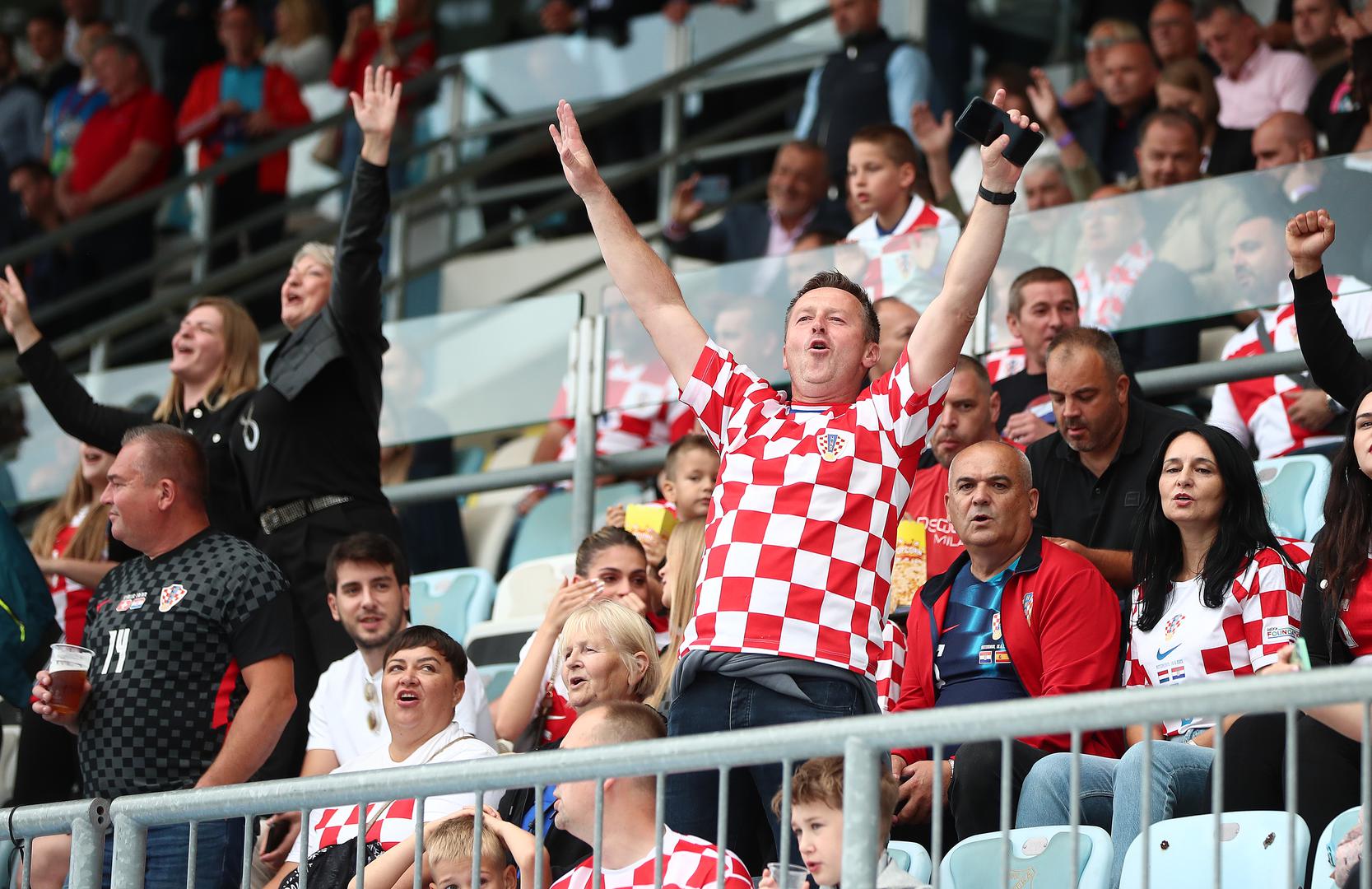 Atmosfera na tribinama je sjajna, kao i svugdje diljem domovine kada igraju vatreni