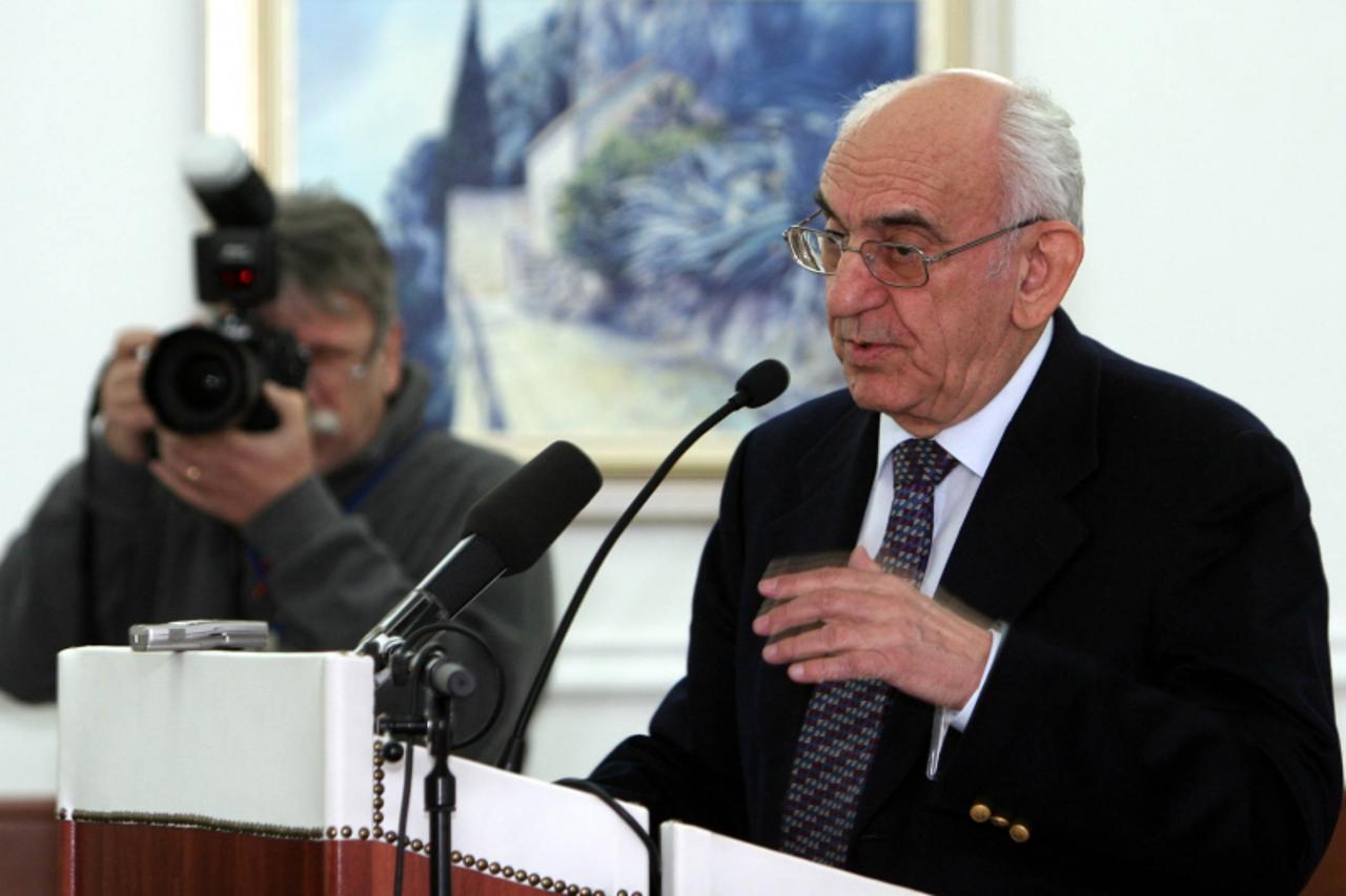 'unutrasnja...split.17.12..2007. znanstveni skup zerpa gospodarski pojas davorin rudolf... snimio:nino strmotic'