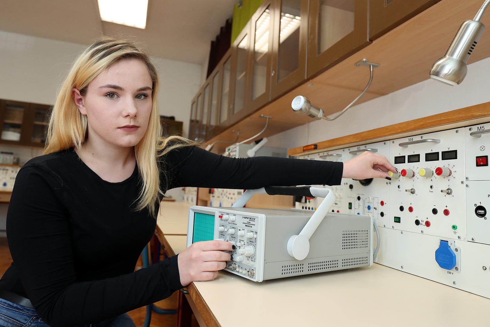 Valentini Mađir ide elektrika...