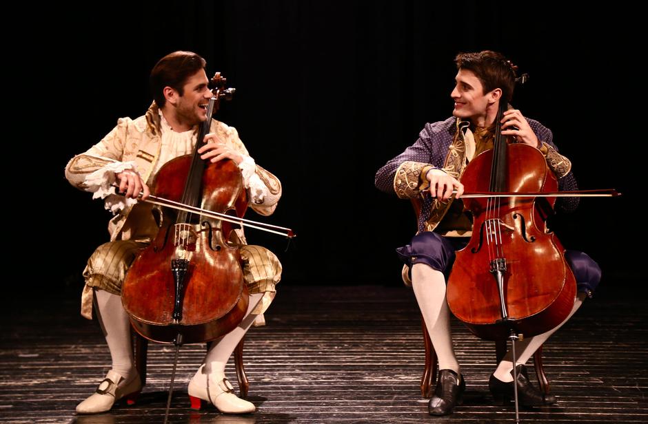 2cellos