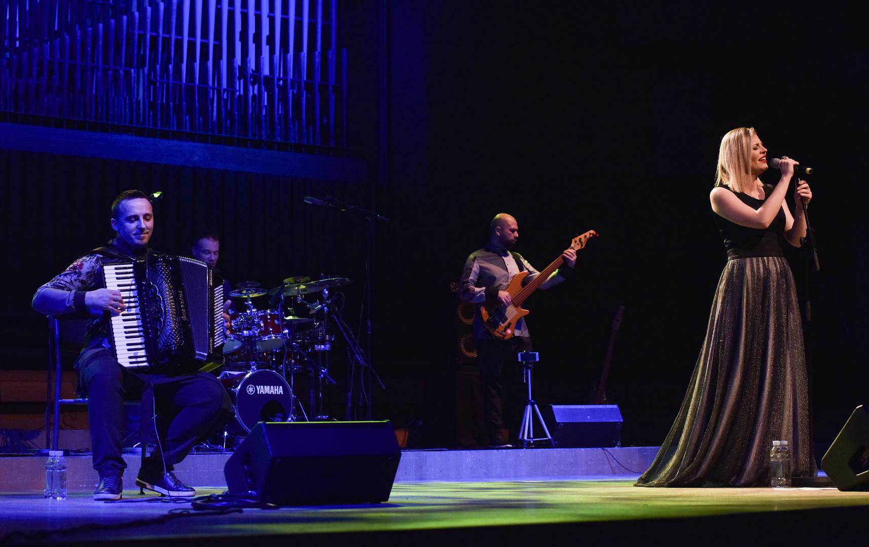 Bend je nastao 2009., a osnovala ga je grupa studenata na Muzičkoj akademiji u Sarajevu