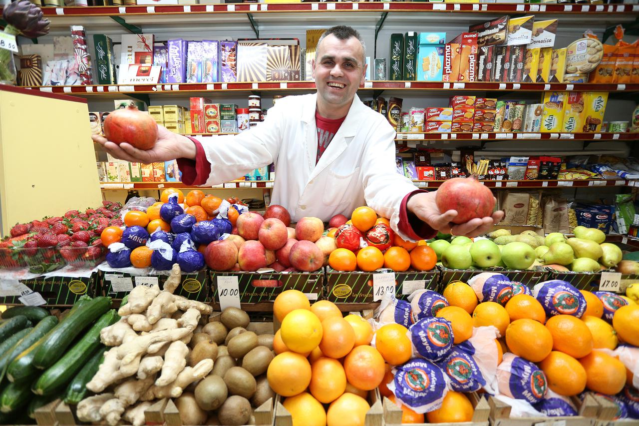 23.03.2016., Zagreb  - Miro Pticek vlasnik je vocarne u Petrinjskoj ulici.  Photo: Anto Magzan/PIXSELL