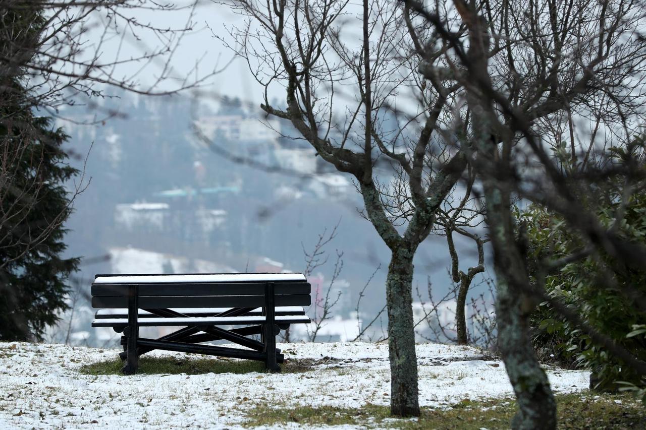 Prvi ovogodišnji snijeg zabijelio Zagreb