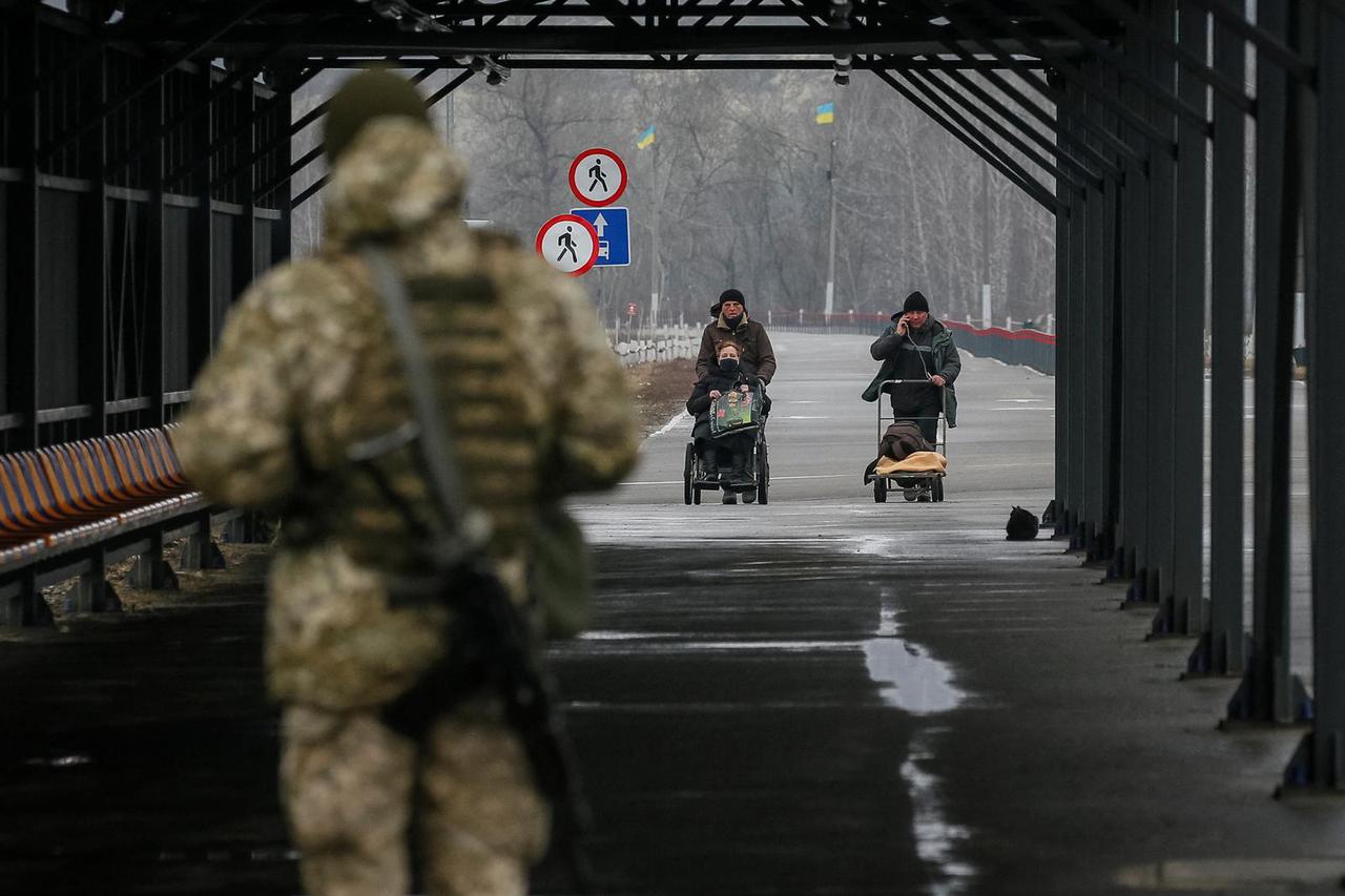 People cross the contact line between pro-Moscow rebels and Ukrainian troops in the settlement of Stanytsia Luhanska