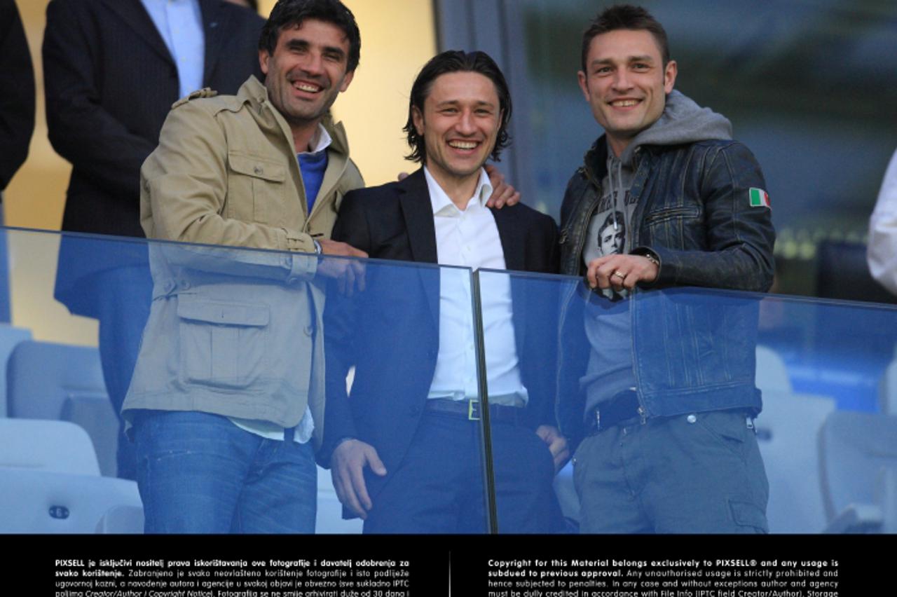 '19.05.2010., stadion Woerthersee, Klagenfurt - Prijateljska utakmica reprezentacija Austrije i Hrvatske. Zoran Mamic , Robert i Niko Kovac pricaju u lozi Photo: Zeljko Lukunic/PIXSELL'