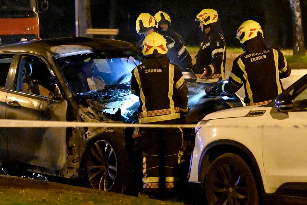 Zagreb: Vatrogasci ugasili požar automobila u Travnom, čula se i eksplozija