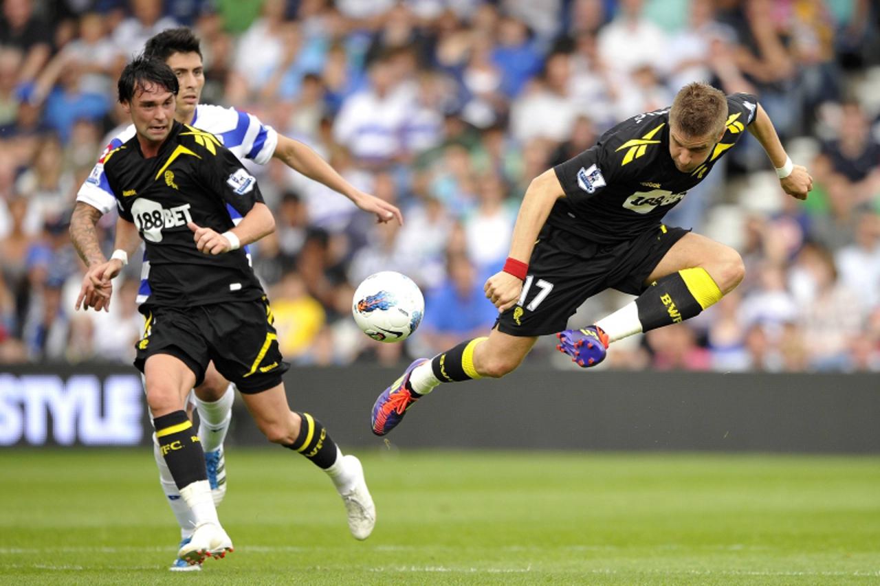 \'Bolton Wanderers\' Ivan Klasnic controls the ball against Queens Park Rangers during their English Premier League soccer match at Loftus Road in London August 13, 2011.   REUTERS/Dylan Martinez   (B