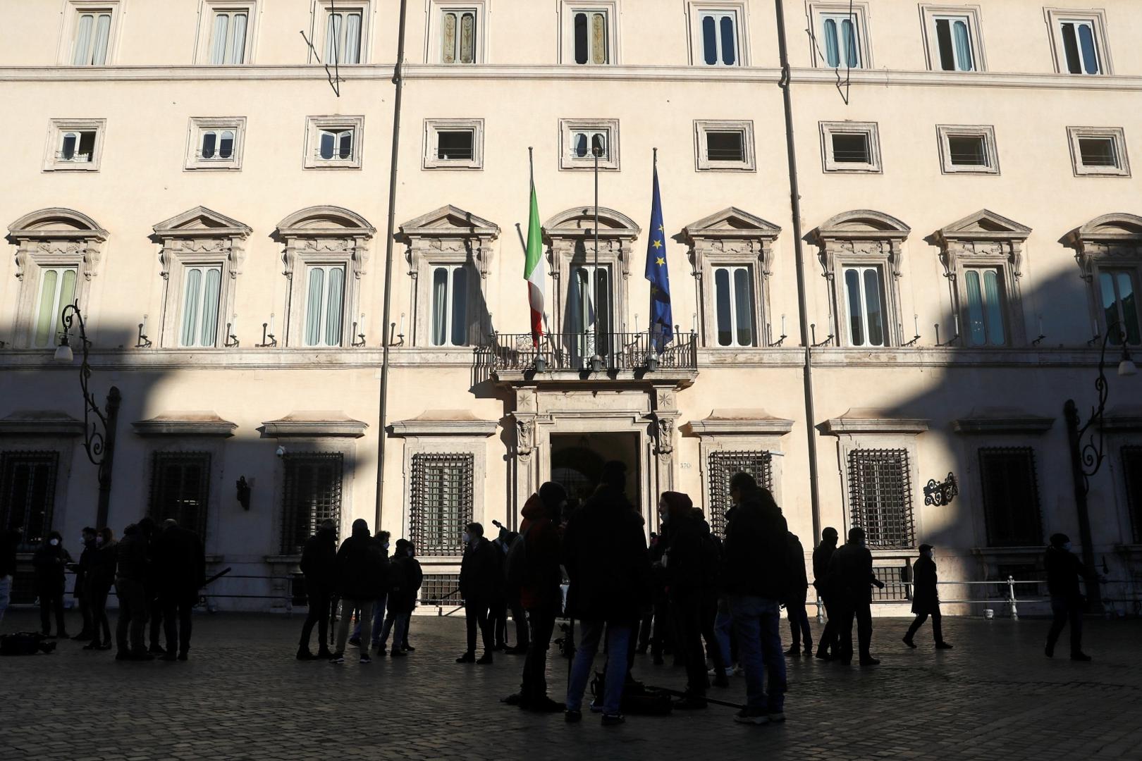 Italian PM Conte set to resign Members of the media are seen outside the Italian Prime Minister's office, Chigi Palace, as PM Giuseppe Conte looks set to hand in his resignation, in Rome, Italy, January 26, 2021. REUTERS/Yara Nardi YARA NARDI