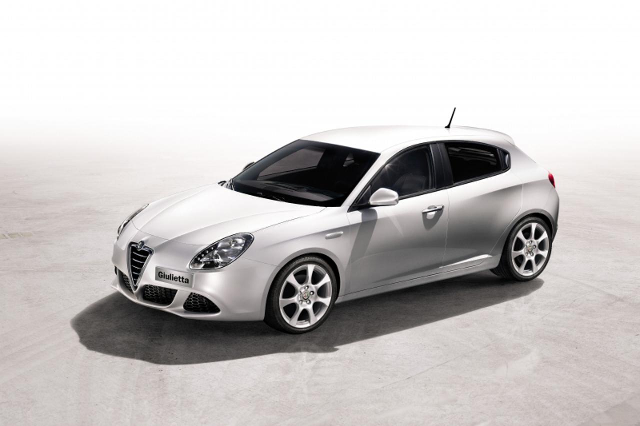 'Giulietta01_nnn_aut_151013.'