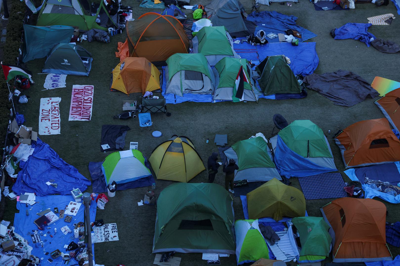 Uz prekid vatre, prosvjednici traže da se njihove škole odvoje od tvrtki koje su uključene u izraelsku vojsku i traže kraj američke vojne pomoći Izraelu zajedno s amnestijom za studente i članove fakulteta koji su disciplinski kažnjeni ili otpušteni zbog prosvjeda.