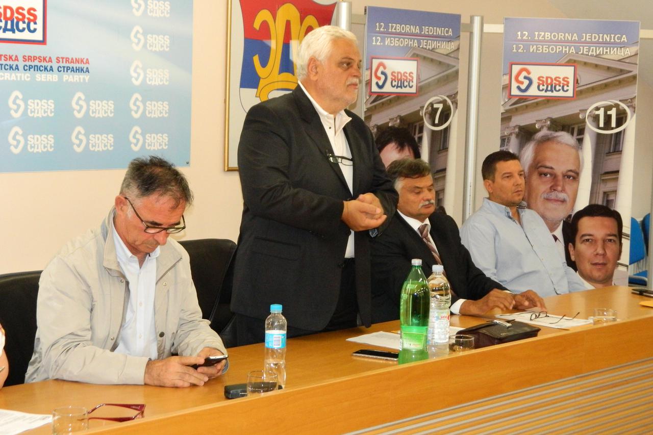 Milorad Pupovac i Vojislav Stanimirović na Skupštini