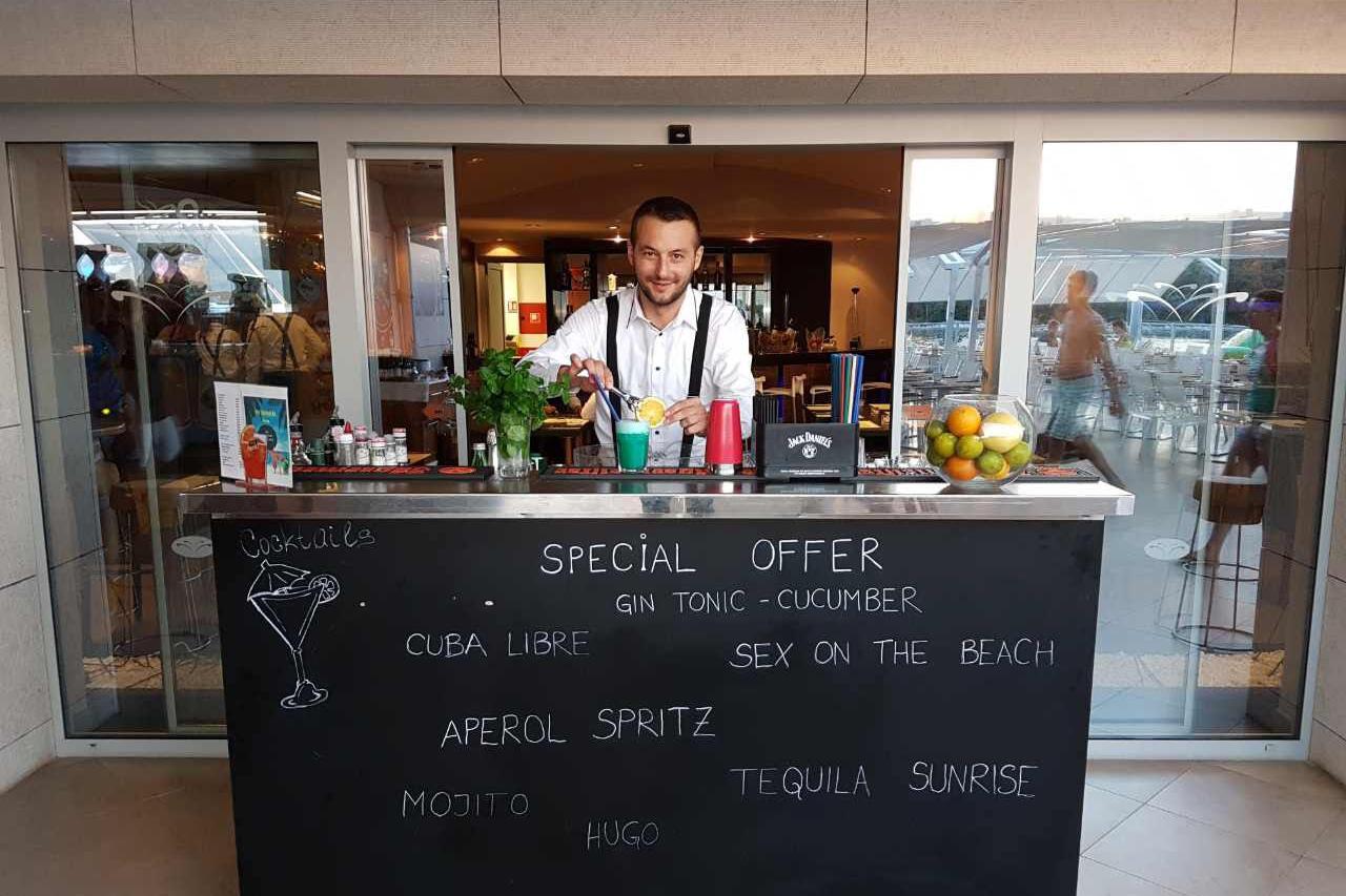 bar