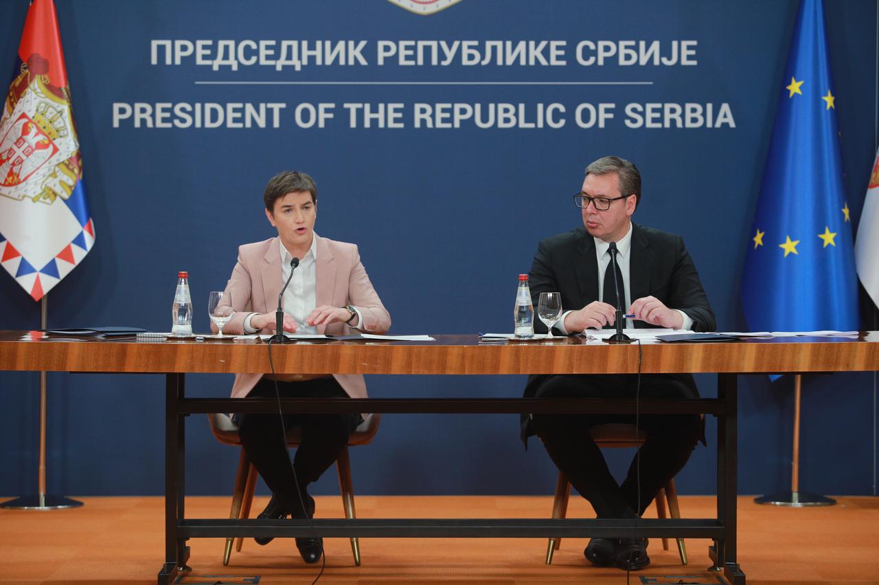 Brnabić i Vučić obratili su se javnosti
