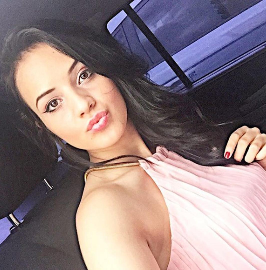 - YNWA... Liverpool! Mi smo redsi! - napisala je Rebeca na društvenim mrežama i oduševila navijače Liverpoola.