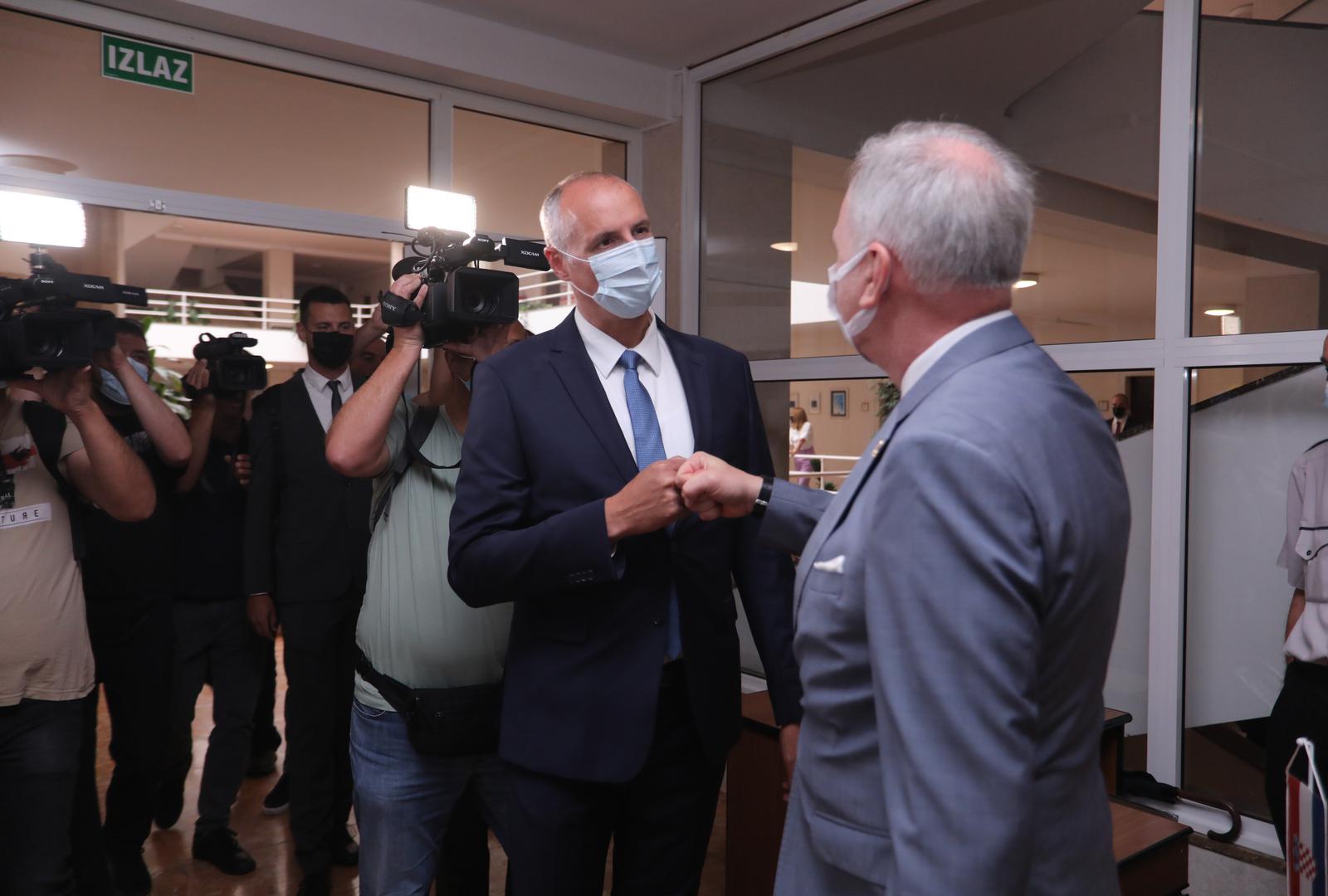 07.06.2021., Split - U Gradskom poglavarstu odrzana je primopredaja vlasti izmedju izabranog gradonacelnika Ivice Puljka i bivseg gradonacelnika Andre Krstulovica Opare. Ivica Puljak i Andro Krsutlovic Opara Photo: Ivo CagaljPIXSELL