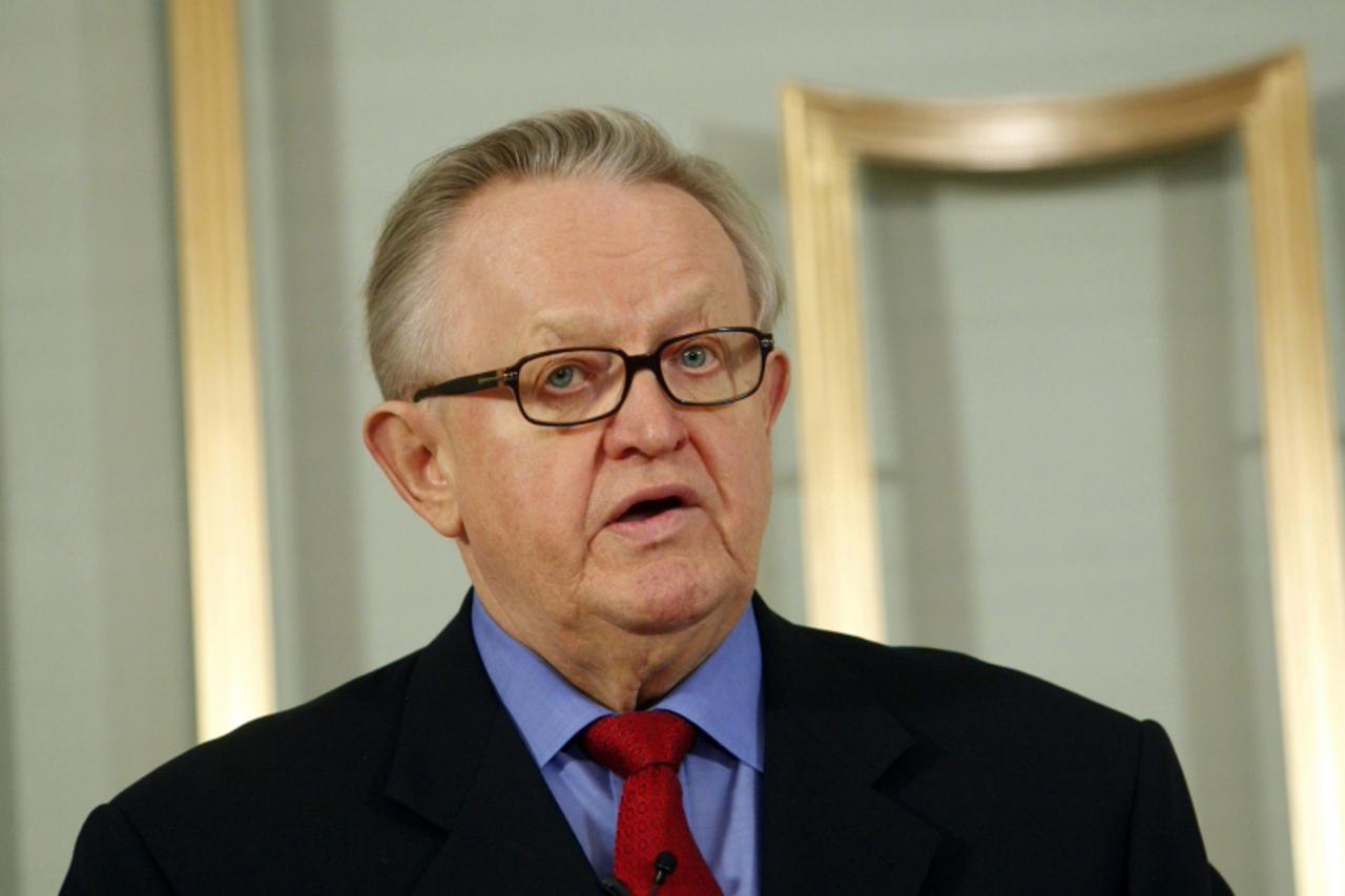 'Former Finnish President and 2008 Nobel peace prize laureate Martti Ahtisaari gives a press conference at the Nobel Institute in Oslo on  December 9, 2008. Ahtisaari will receive the Nobel peace priz