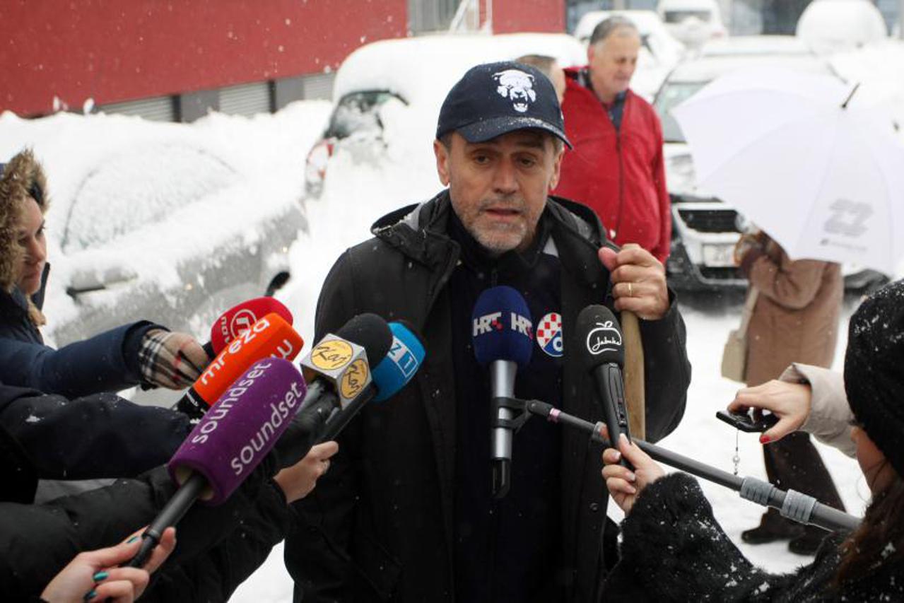 bandić s lopatom  (1)