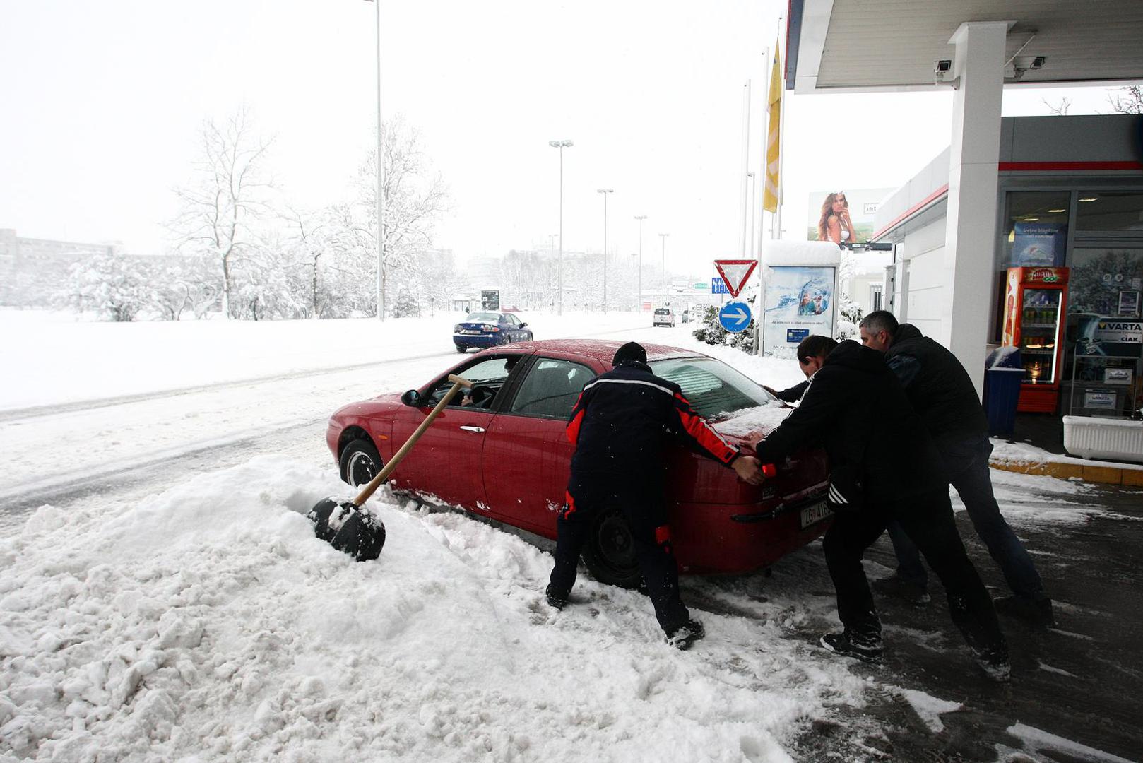 Snijeg u Zagrebu je 14. siječnja 2013. godine dosezao 68 centimetara.

