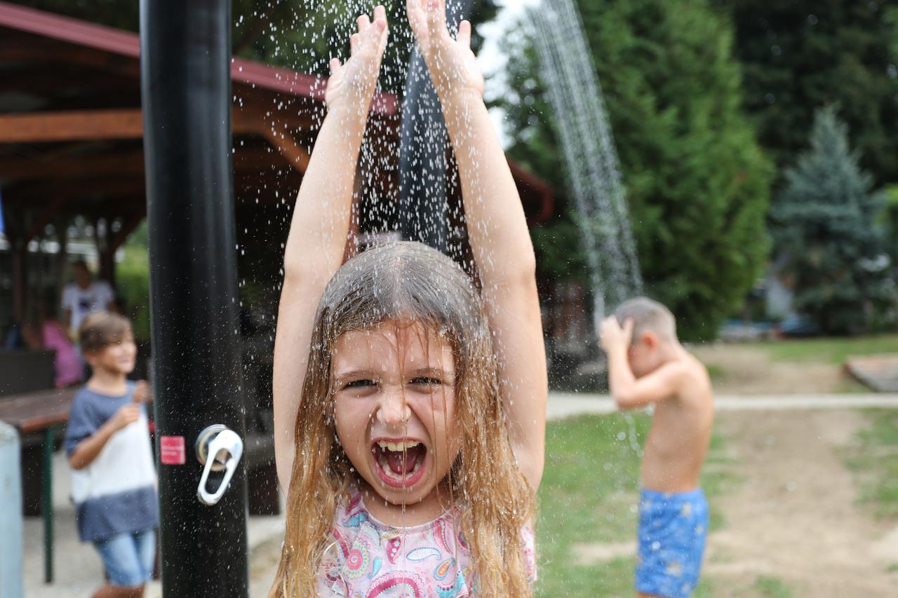 Braniteljska zadruga Staro Trnje građanima poklonila javno tuširalište