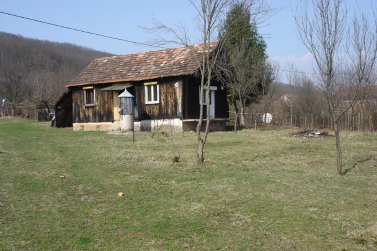 'vikendica 01 - uz rijeku Unu, u mjestu Kuljani, u Opcini Dvor, vikendicu mozete kupiti za 5500 eura'