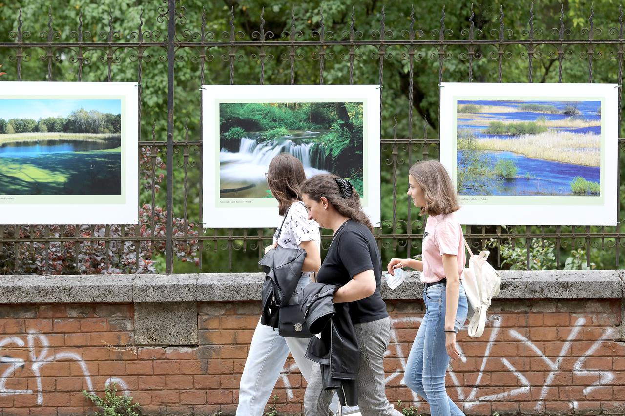 Zagreb: Izložba na ogradi Botaničkog vrta