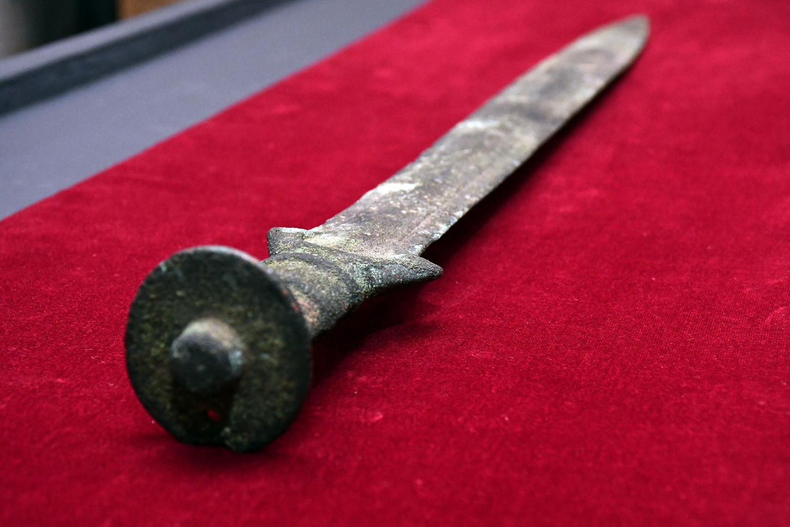 Brončani mač predstavljen u Muzeju Brodskog posavlja