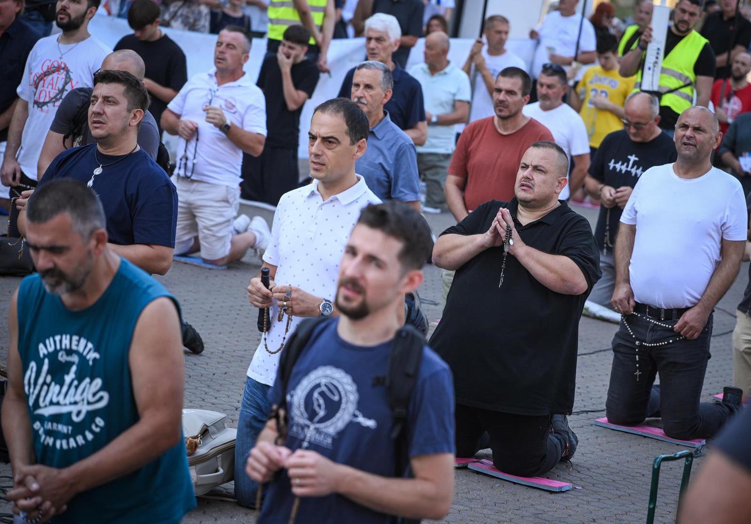 Među porukama koje mjesecima ističu svake prve subote u mjesecu jesu zalaganje za čednost u odijevanju, zabranu pobačaja te to da muškarci postanu duhovni autoritet u obitelji. 