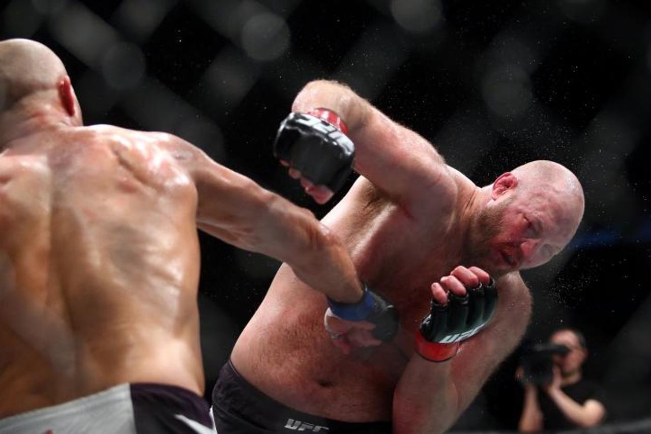 Ben Rothwell vs. Junior Dos Santos