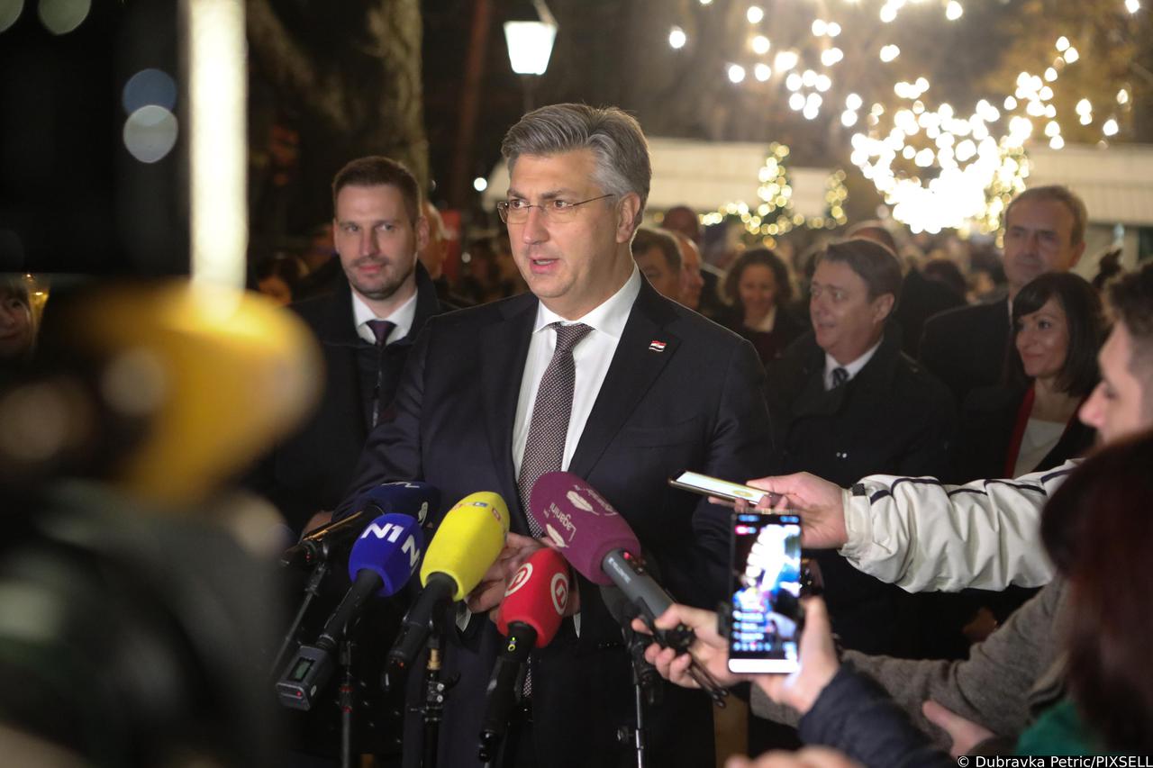 Predsjednik Vlade Andrej Plenković posjetio je osječki Advent