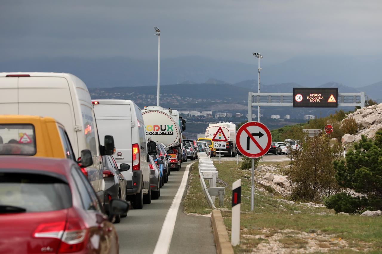 Stvaraju se gužve na Kr?kom mostu zbog radova